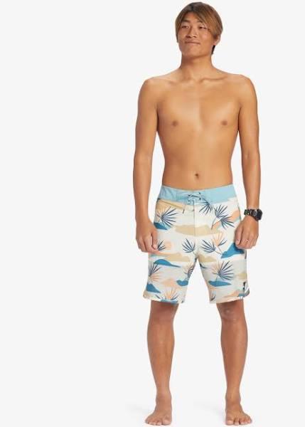 Quiksilver - Highlite Scallop 19 - Size 34
