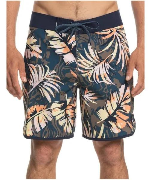 Quiksilver Surfsilk Scallop 18" Boardshort in Peach Whip Peach 33