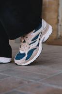 Saucony Beige & Navy ProGrid Omni 9 Sneakers