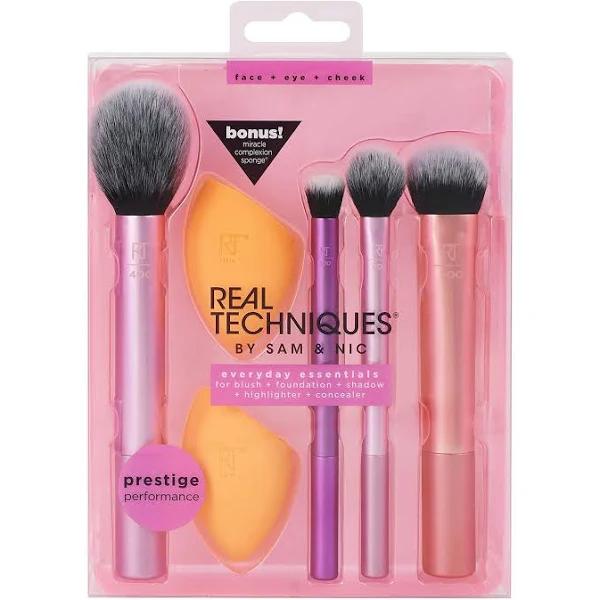 Real Techniques Everyday Essentials Makeup Brush Set with 2 Sponge