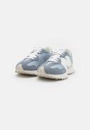 New Balance 327 Sneakers in Light Arctic Grey 8.5