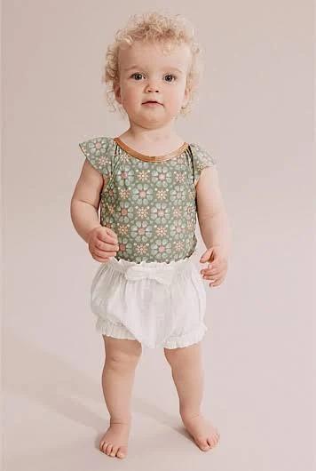 Country Road Crinkle Bloomer Short Marshmallow in Size 0-3 Months | 100% Cotton