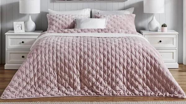 L'Avenue Arlington Velvet Pink Coverlet Set - King