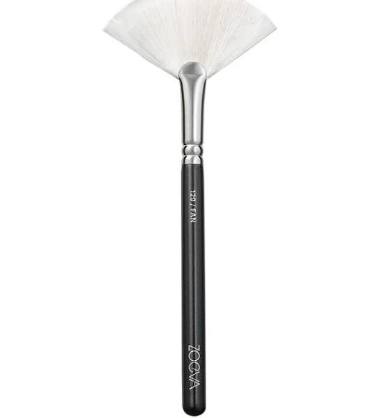 ZOEVA 129 Vegan Fan Brush