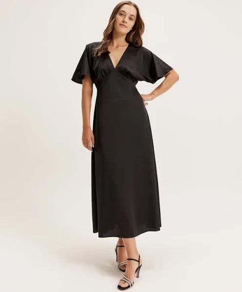 Review Montreal Sleeved Dress in Black 8