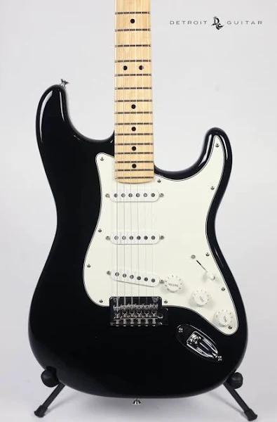 Fender Player Stratocaster (Maple Fingerboard, Black)