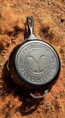 Lodge Yellowstone Cast Iron Authentic Y Skillet 26cm