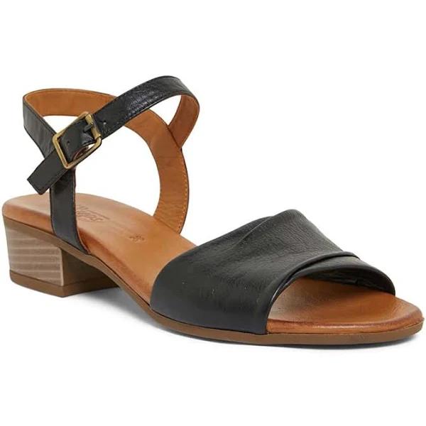 Easy Steps Maisy Sandals in Black Leather Black 37