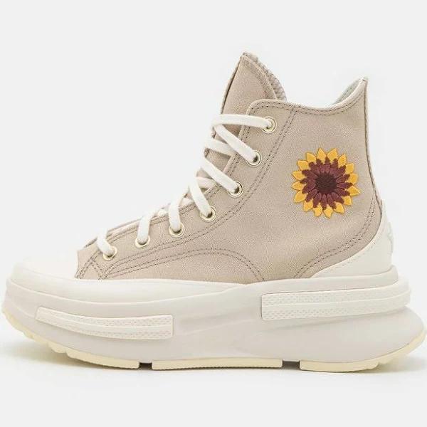 Converse Run Star Legacy CX Sneakers With Crochet Sunflower in Grey