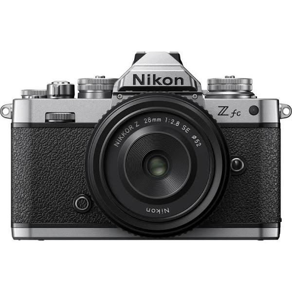 Nikon Z FC Black + NIKKOR Z 28mm f/2.8 (SE)