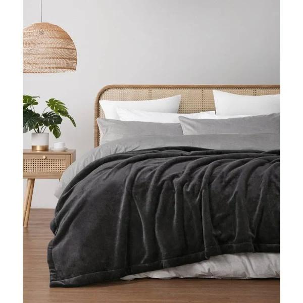 Serene Hudson Fleece and Sherpa Reverse Blanket Charcoal