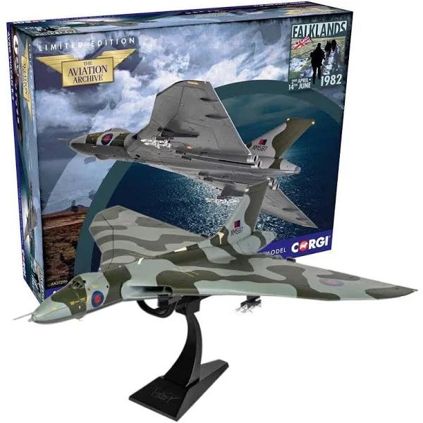 Corgi AA27206 1/72 Avro Vulcan B2 XM597 Black Buck 6