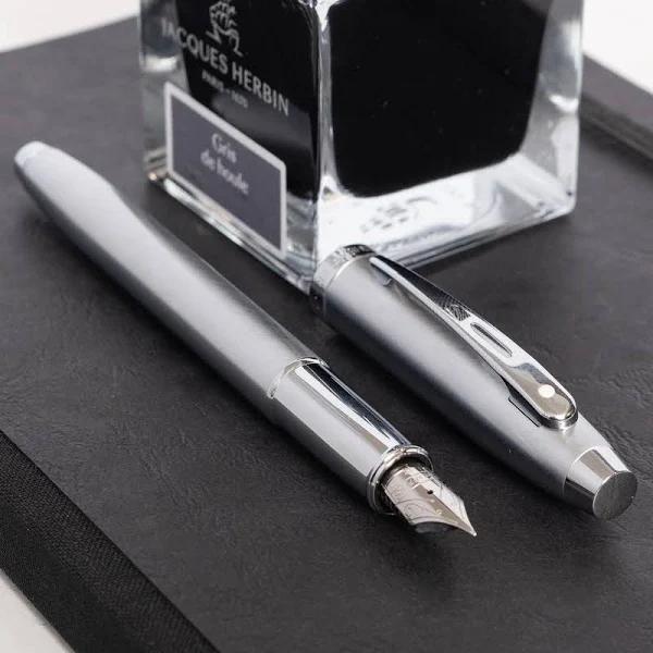 Sheaffer 100, Brushed Chrome, Nickel Trim, Fountain Pen: Medium Nib (E0930653-30)