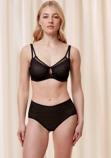 Triumph Signature Sheer Underwired Minimiser Bra - Black - 16D