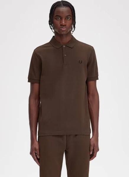 Fred Perry Logo Polo in Burnt tobacco-Brown