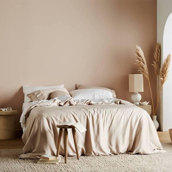 ettitude Bamboo Lyocell Signature Sateen Duvet Cover in Beige/Sand | King