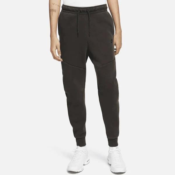 Nike - Sportswear Tech Fleece Jogger in Washed Black