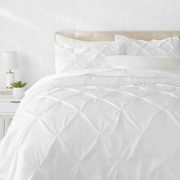 Amazon Basics Pinch Pleat All-Season Down-Alternative Comforter Bedding Set - Full / Queen, Bright White