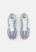 New Balance 327 Sneakers in Light Arctic Grey 8.5