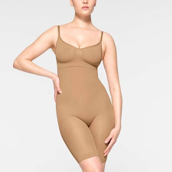 SKIMS Seamless High-Waisted Above The Knee Short - Sienna