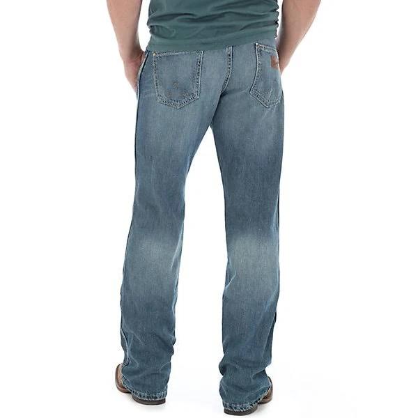 Wrangler Men's Retro Relaxed Fit Boot Cut Jean