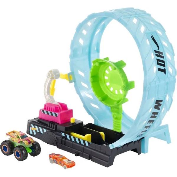 Hot Wheels Monster Trucks Glow in The Dark Epic Loop Challenge Playset