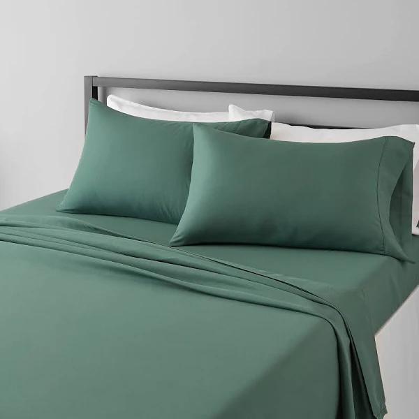 Amazon Basics Lightweight Super Soft Easy Care Microfiber Bed Sheet Set with 36-cm Deep Pockets - Queen, Emerald Green