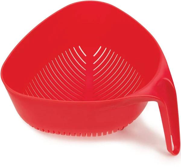 Joseph Joseph - Duo Triangular Colander Red