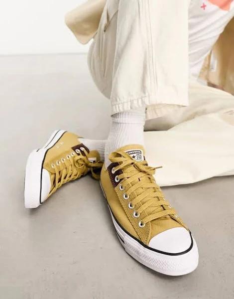 Converse CTAS Classic Low Sneakers in tan-Brown