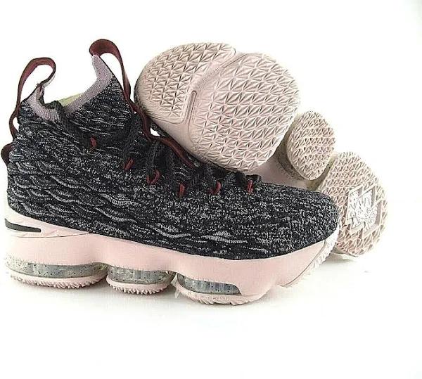 LeBron 15 Older Kids'Basketball Shoe - Black