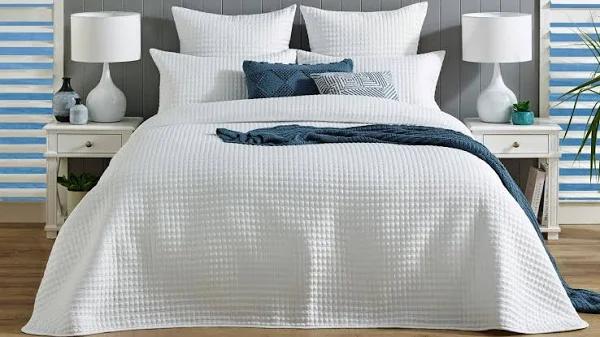 L'Avenue Sasha White Quilted Coverlet Set- Super King