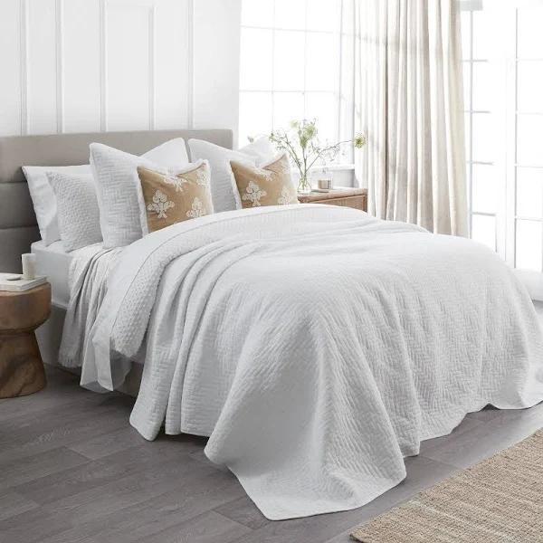 Home Beautiful Naya Coverlet Queen/King in White