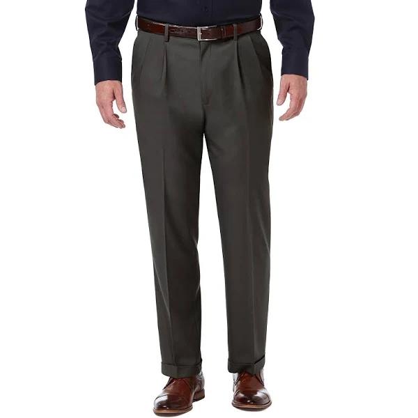 Haggar Men's Premium Comfort Classic Fit Pleat Expandable Waist Pant