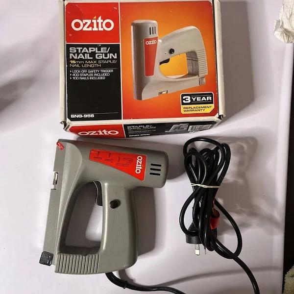 Ozito Staple Nail Gun 15mm Max Staple Nail Length SNG-956