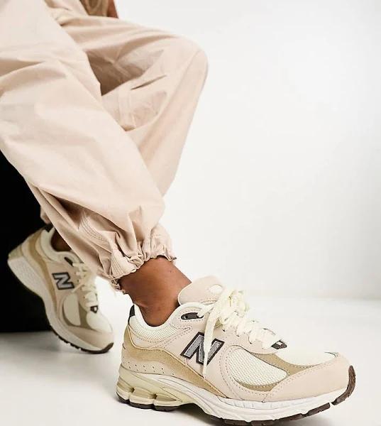 New Balance 2002 Sneakers in Tan - Exclusive To ASOS-Brown