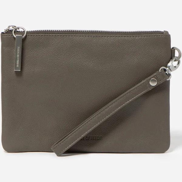 Cassie Clutch, Stone