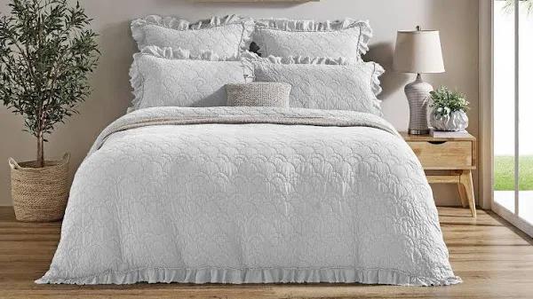 L'Avenue Bronte Quilted Snow Quilt Cover Set - Queen