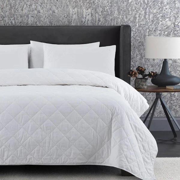 Dreamaker Lightweight Bamboo & Cotton Blend Quilt | Queen