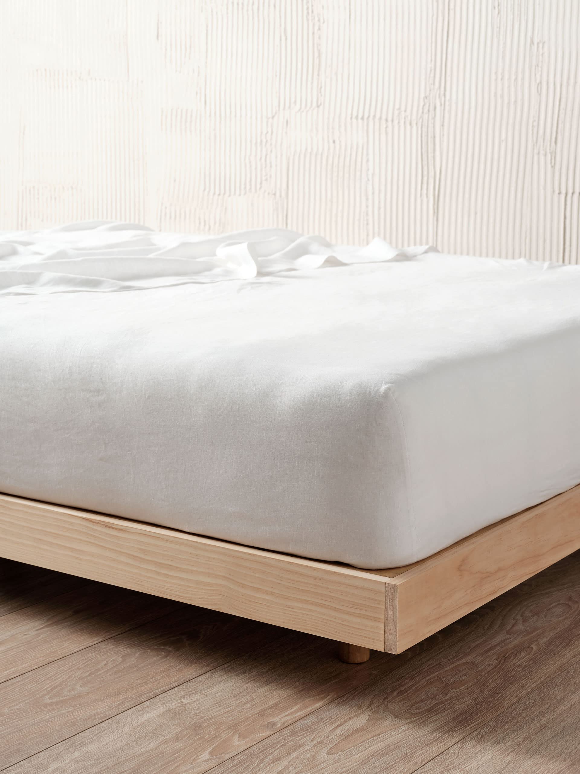 Linen House Nimes Fitted Sheet (White) - Queen