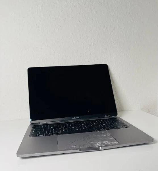 Apple Macbook Pro with Touch Bar 33.8 cm (13.3 ) Intel Core i5 8 GB 256 GB SSD Intel Iris Plus Graphics macOS High
