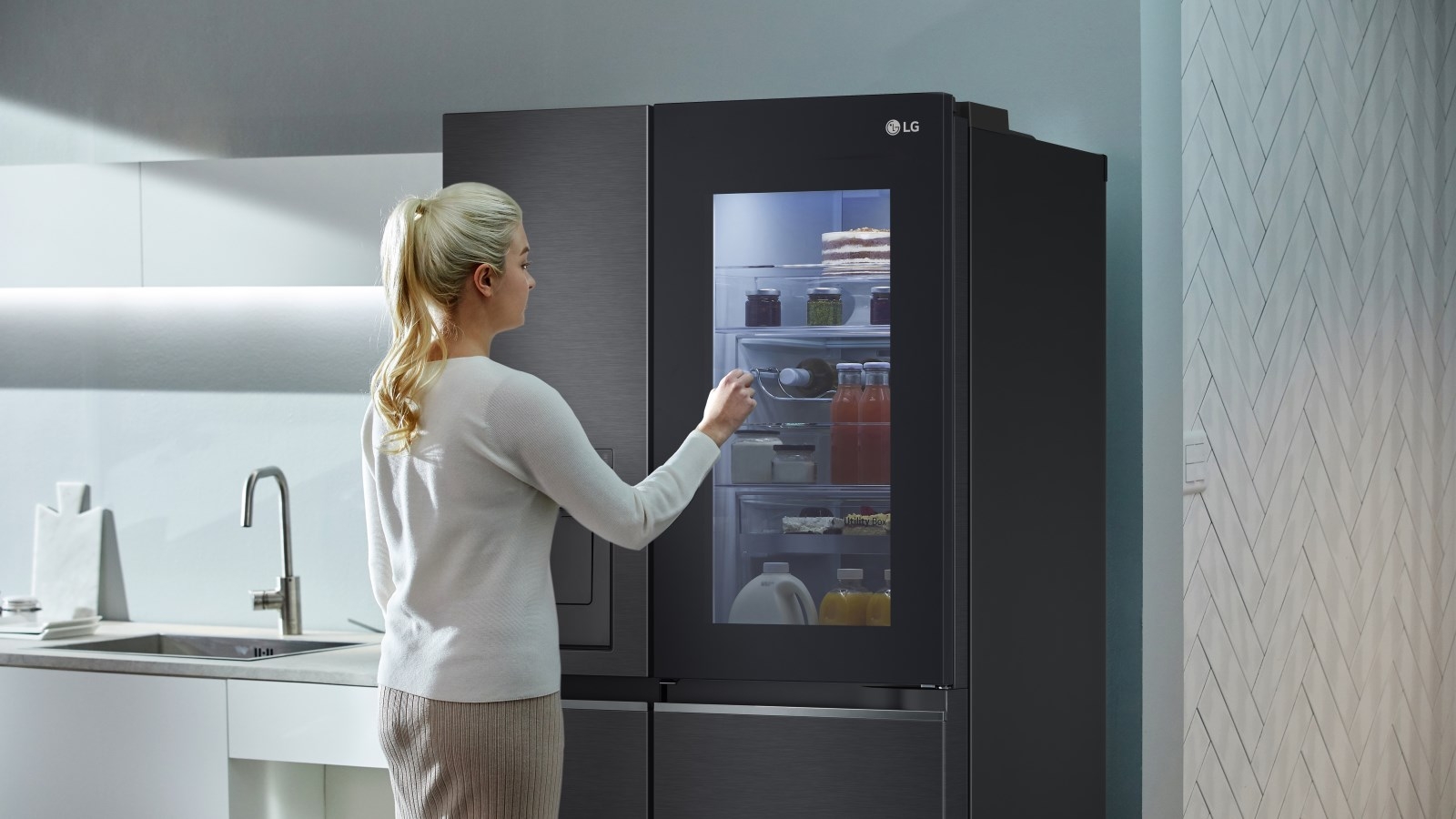 LG 635L Side by Side Fridge with InstaView Door-In-Door GS-V635MBLC